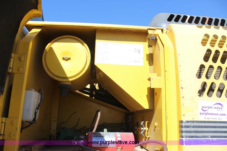 image for item J7561 2005 Kobelco SK330LC excavator
