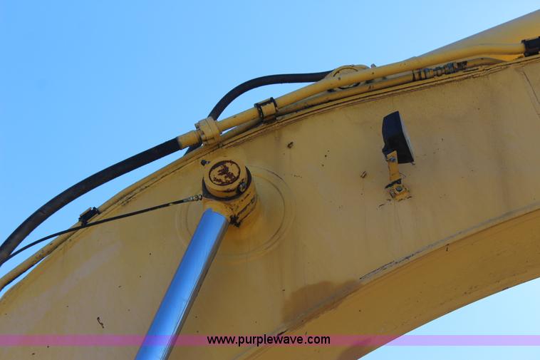 image for item J7561 2005 Kobelco SK330LC excavator