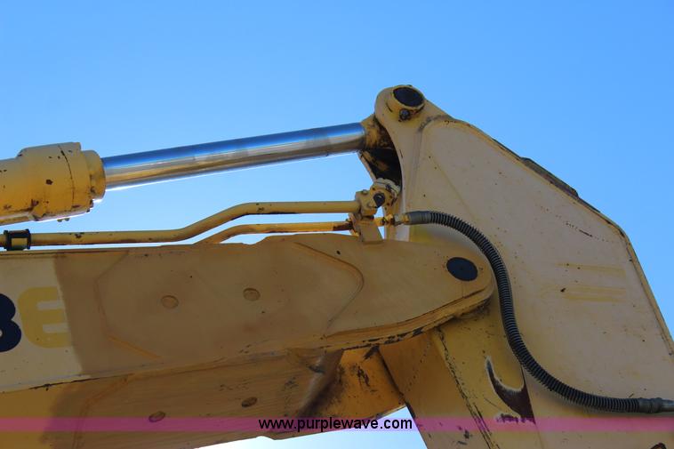 image for item J7561 2005 Kobelco SK330LC excavator