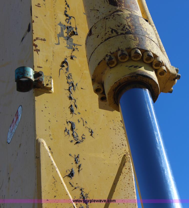 image for item J7561 2005 Kobelco SK330LC excavator