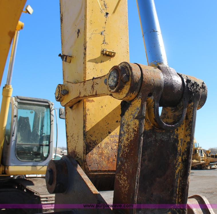 image for item J7561 2005 Kobelco SK330LC excavator