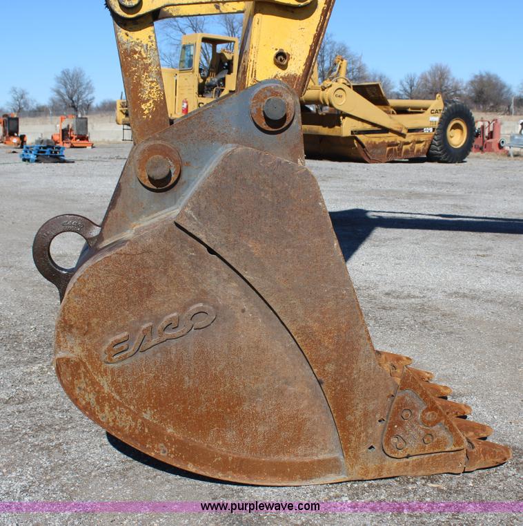 image for item J7561 2005 Kobelco SK330LC excavator