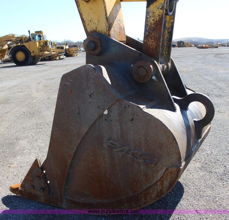 image for item J7561 2005 Kobelco SK330LC excavator
