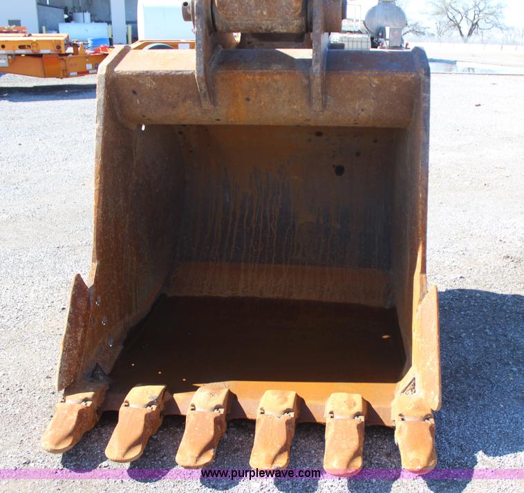 image for item J7561 2005 Kobelco SK330LC excavator