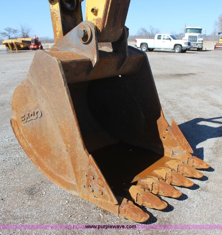 image for item J7561 2005 Kobelco SK330LC excavator