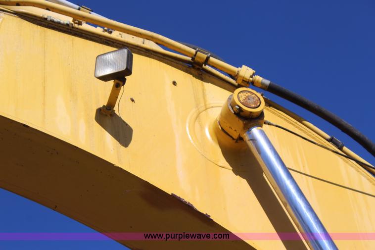 image for item J7561 2005 Kobelco SK330LC excavator