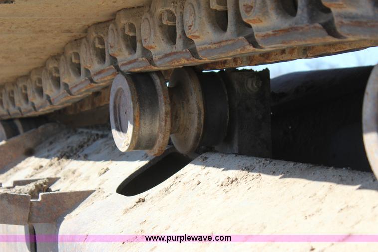 image for item J7561 2005 Kobelco SK330LC excavator