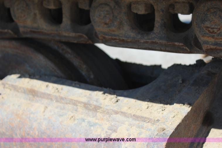 image for item J7561 2005 Kobelco SK330LC excavator