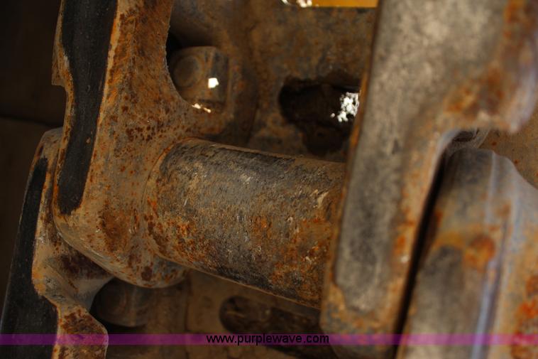 image for item J7561 2005 Kobelco SK330LC excavator