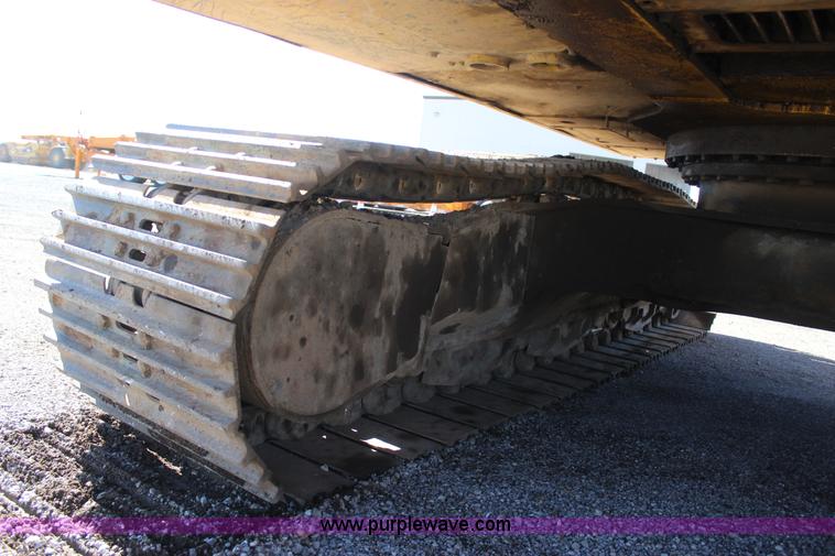 image for item J7561 2005 Kobelco SK330LC excavator