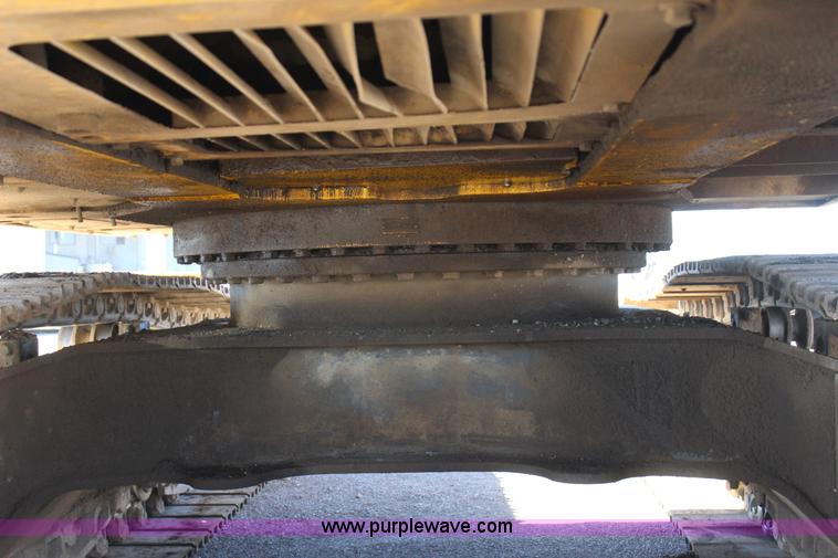 image for item J7561 2005 Kobelco SK330LC excavator