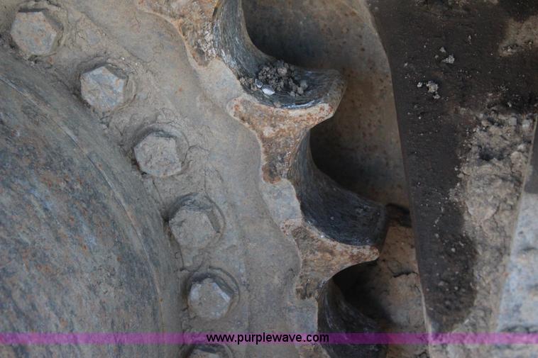 image for item J7561 2005 Kobelco SK330LC excavator