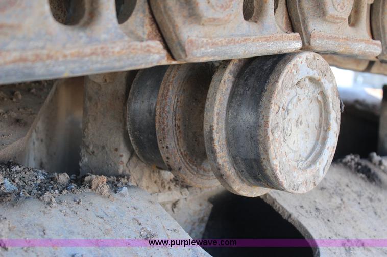 image for item J7561 2005 Kobelco SK330LC excavator