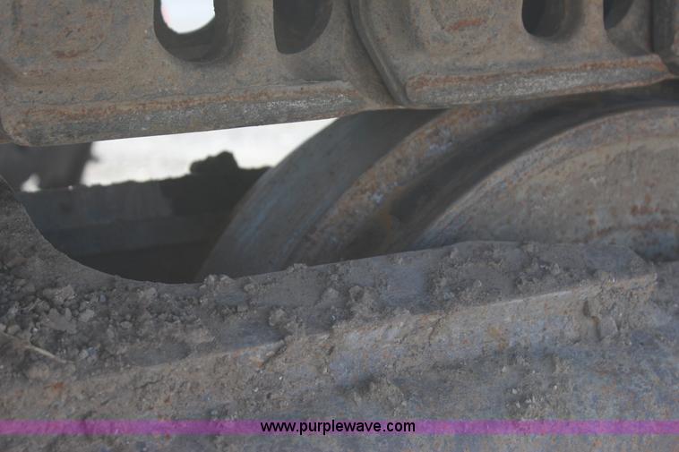 image for item J7561 2005 Kobelco SK330LC excavator