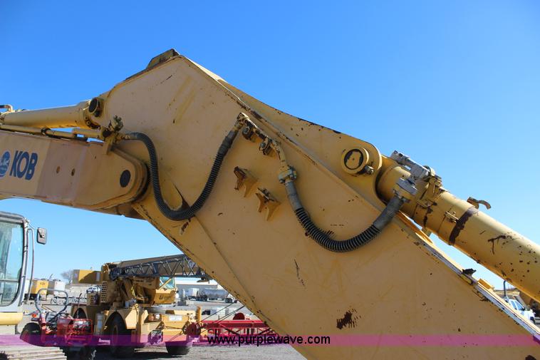 image for item J7561 2005 Kobelco SK330LC excavator