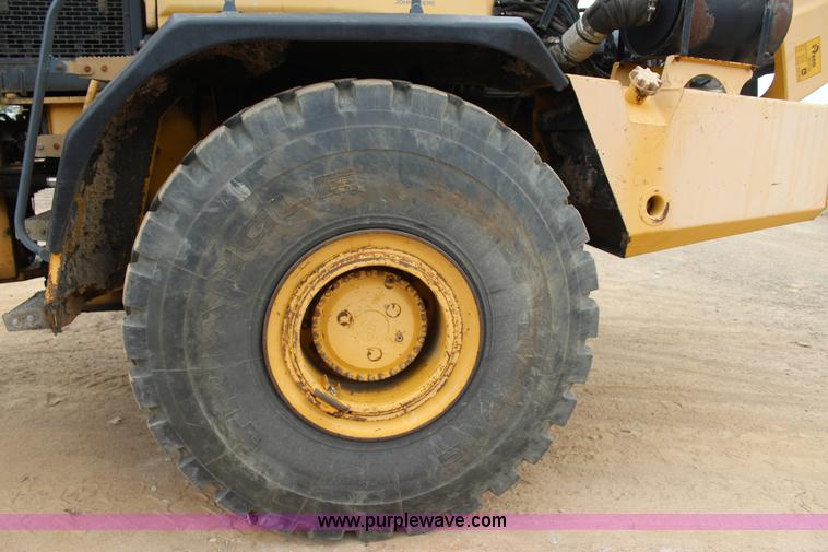 image for item J7571 2003 John Deere 400D articulated haul truck