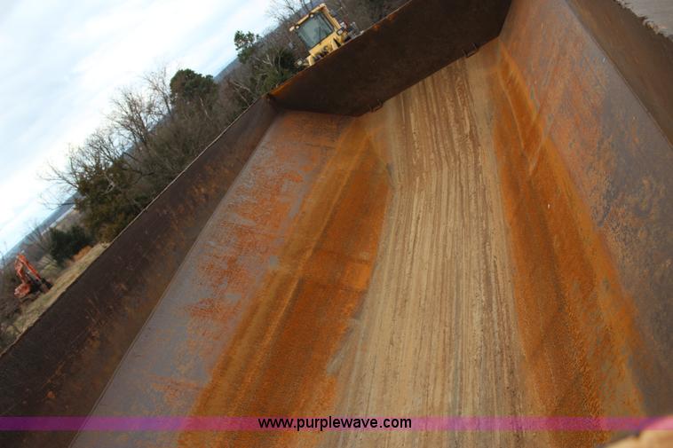 image for item J7571 2003 John Deere 400D articulated haul truck