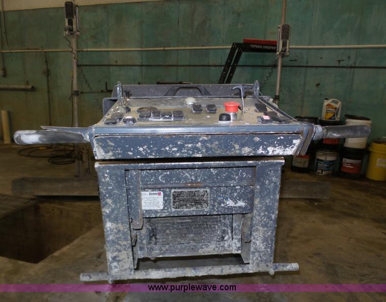 image for item J8877 2006 Somero Copperhead XD 2.0 laser screed