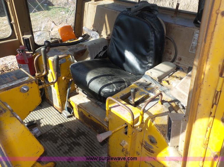 image for item J8879 Caterpillar D6D dozer