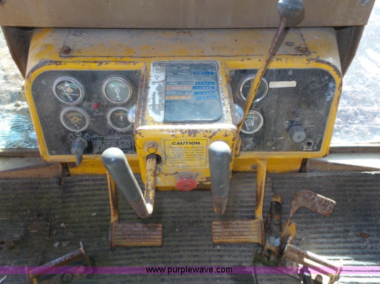 image for item J8879 Caterpillar D6D dozer