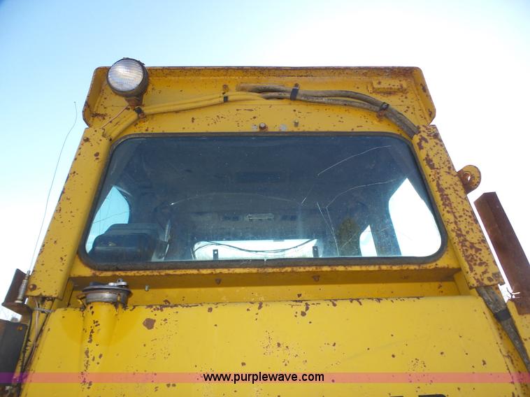 image for item J8879 Caterpillar D6D dozer
