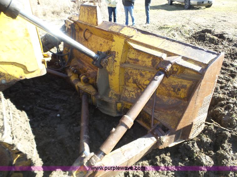 image for item J8879 Caterpillar D6D dozer