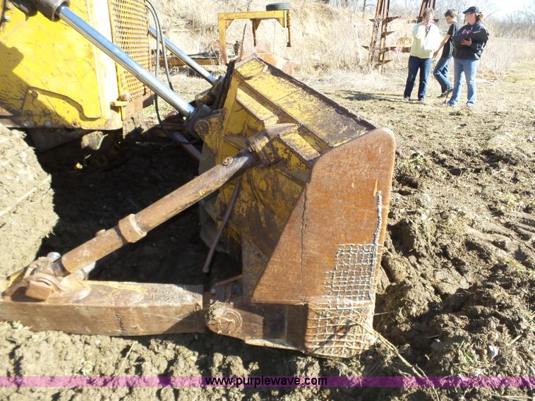 image for item J8879 Caterpillar D6D dozer