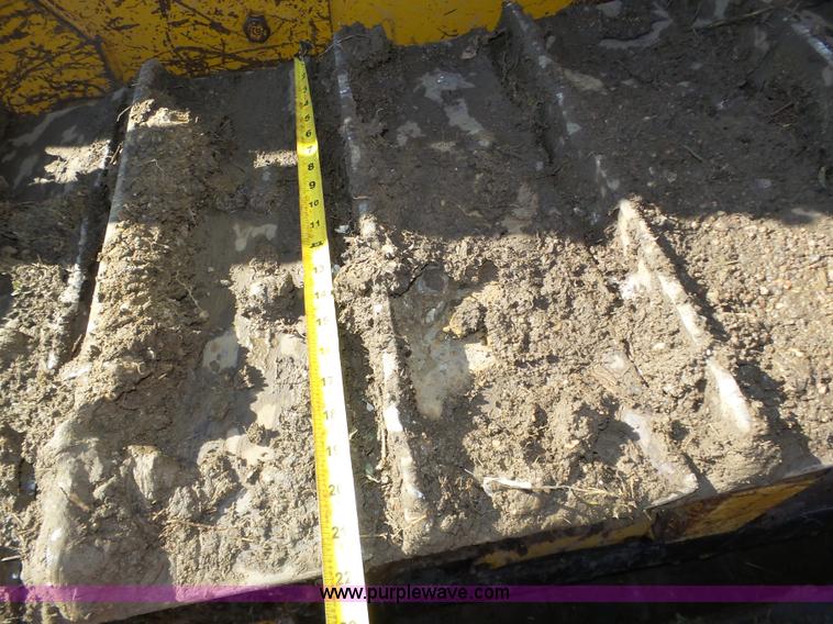 image for item J8879 Caterpillar D6D dozer