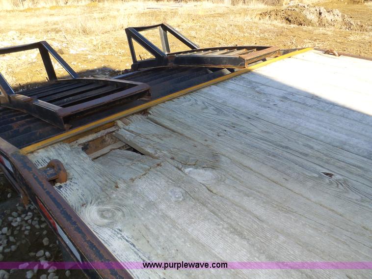 image for item J8910 2000 DCT 12T equipment trailer