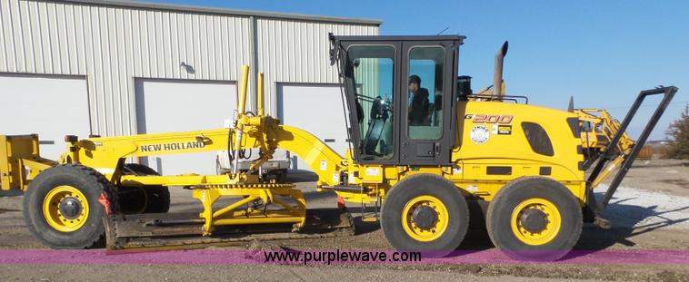image for item J8915 2006 New Holland G200 motor grader