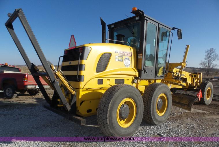 image for item J8915 2006 New Holland G200 motor grader