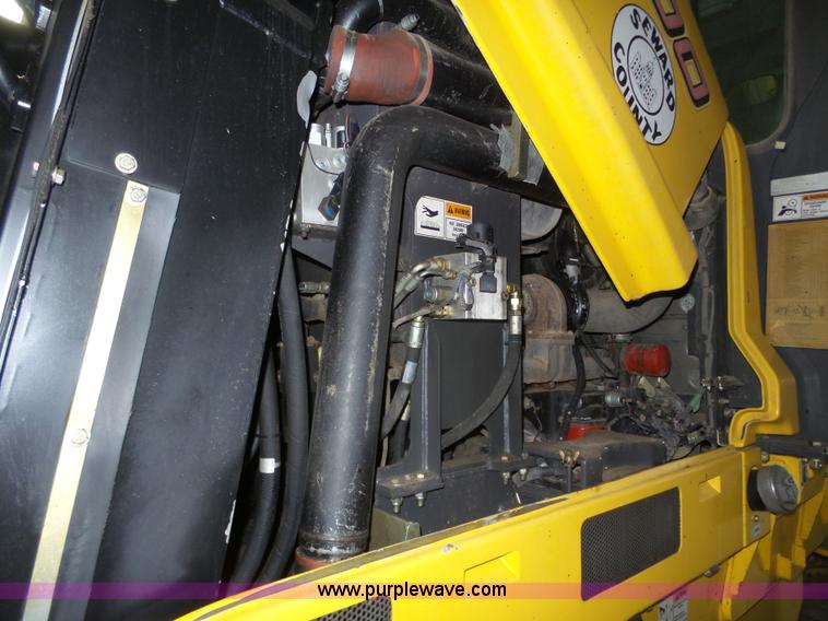 image for item J8915 2006 New Holland G200 motor grader