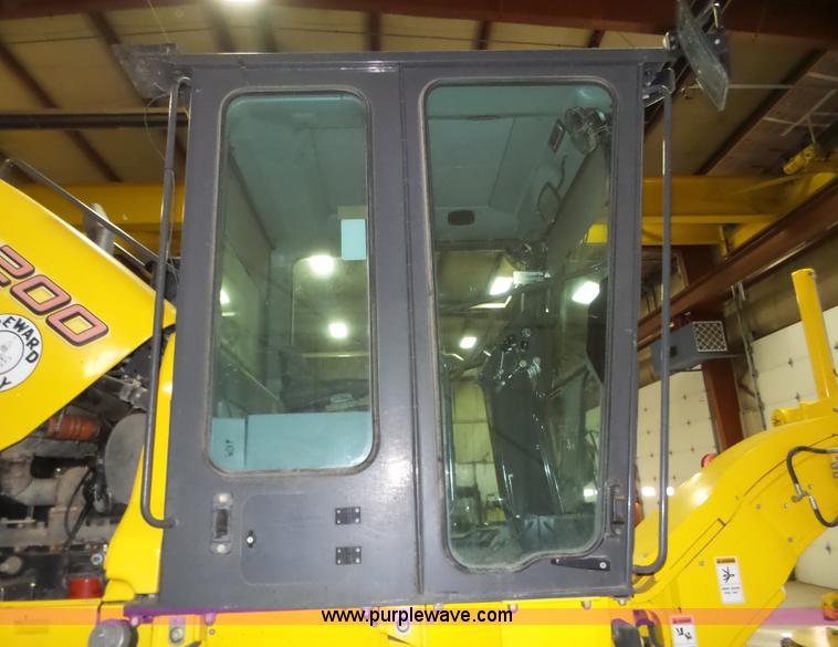 image for item J8915 2006 New Holland G200 motor grader