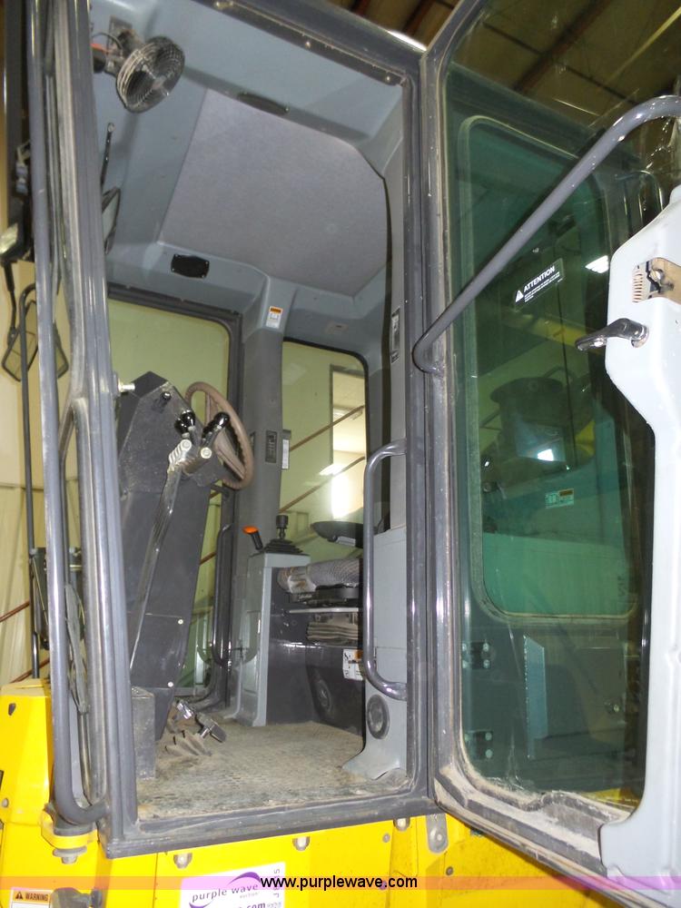 image for item J8915 2006 New Holland G200 motor grader