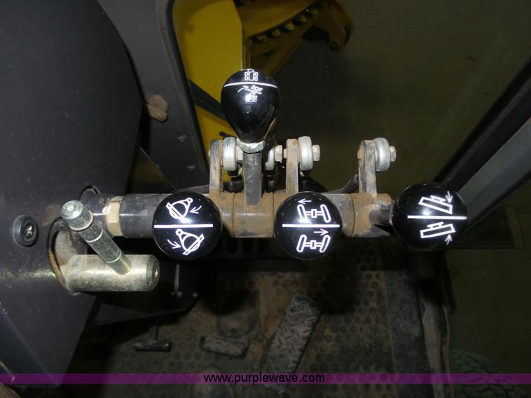 image for item J8915 2006 New Holland G200 motor grader