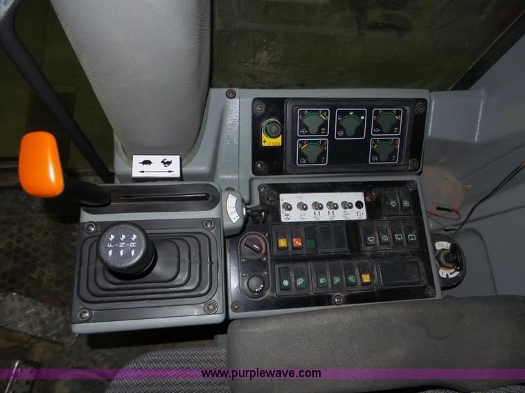 image for item J8915 2006 New Holland G200 motor grader