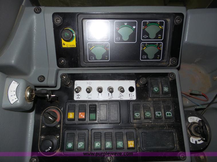 image for item J8915 2006 New Holland G200 motor grader