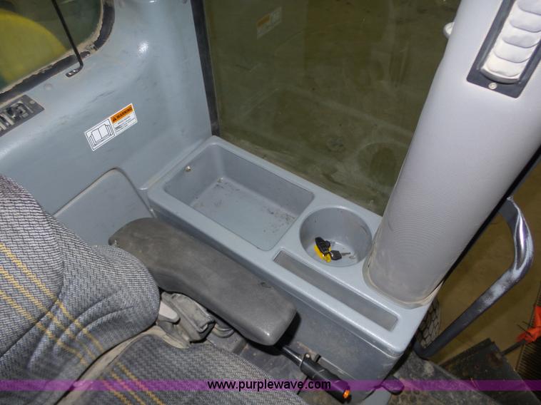 image for item J8915 2006 New Holland G200 motor grader