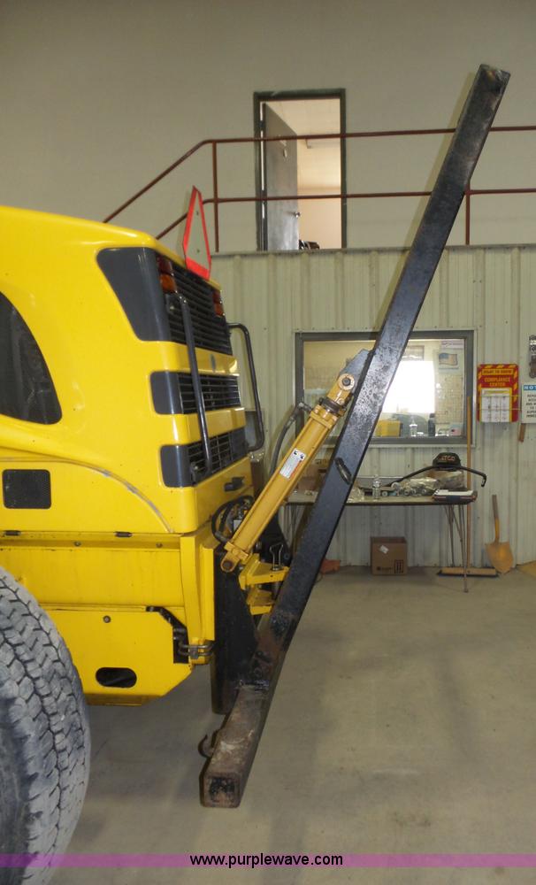 image for item J8915 2006 New Holland G200 motor grader