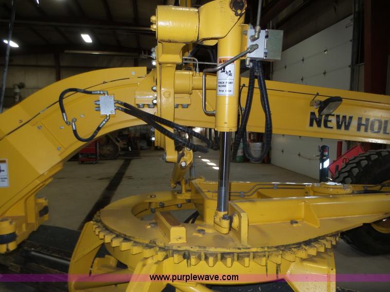 image for item J8915 2006 New Holland G200 motor grader