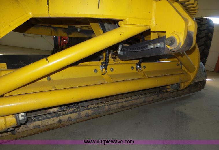 image for item J8915 2006 New Holland G200 motor grader