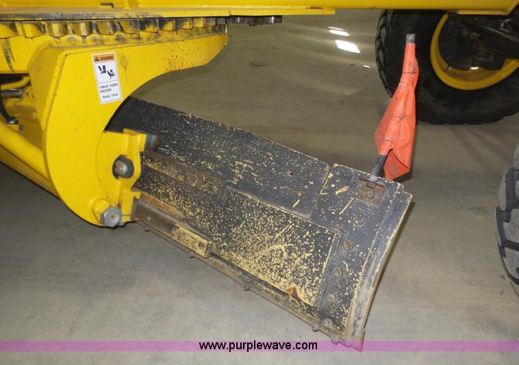 image for item J8915 2006 New Holland G200 motor grader