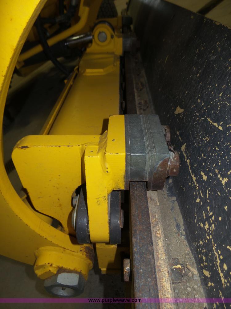 image for item J8915 2006 New Holland G200 motor grader