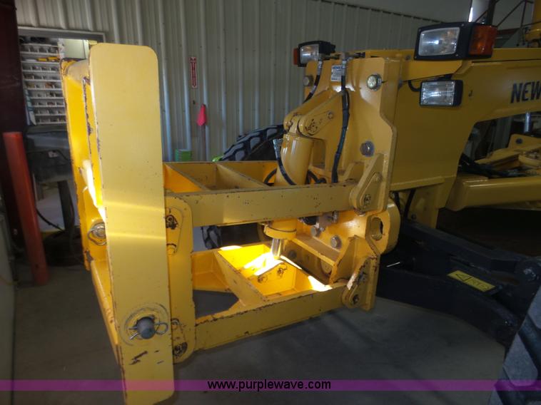 image for item J8915 2006 New Holland G200 motor grader