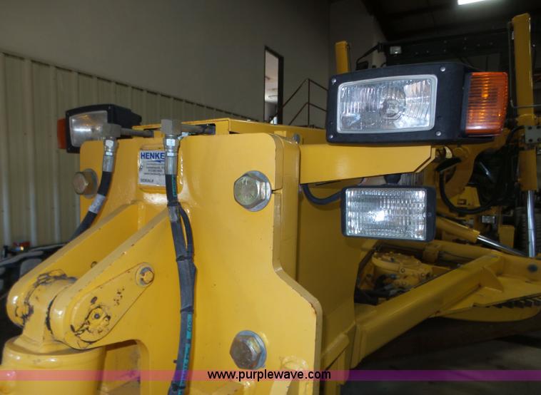 image for item J8915 2006 New Holland G200 motor grader