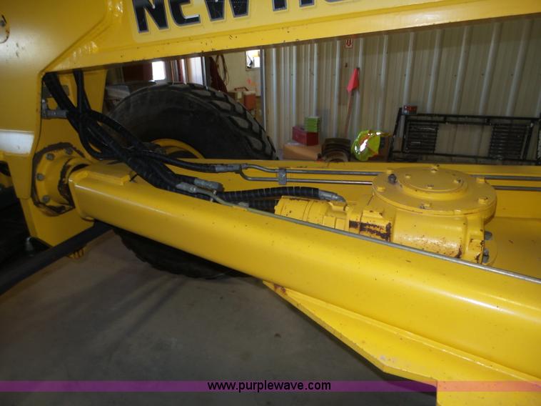 image for item J8915 2006 New Holland G200 motor grader