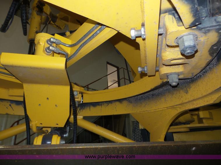 image for item J8915 2006 New Holland G200 motor grader