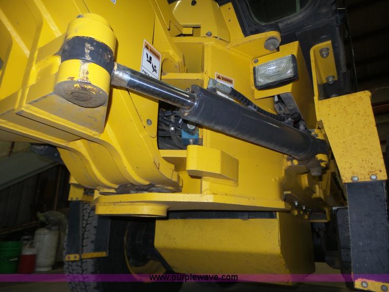 image for item J8915 2006 New Holland G200 motor grader