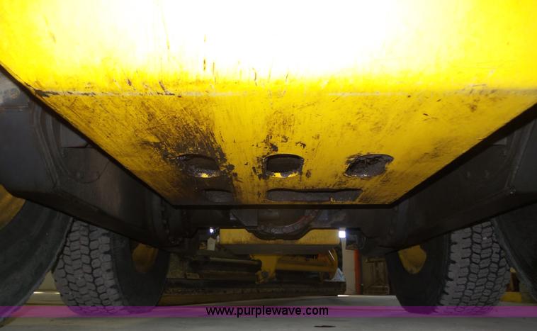 image for item J8915 2006 New Holland G200 motor grader