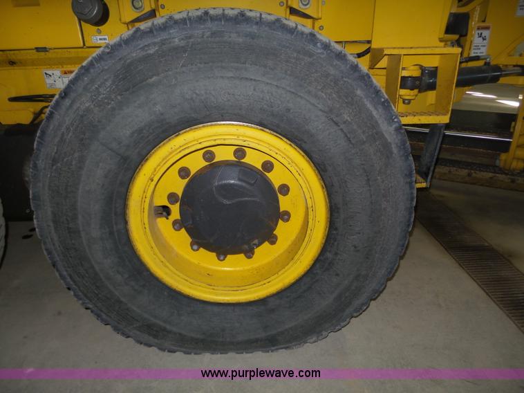 image for item J8915 2006 New Holland G200 motor grader